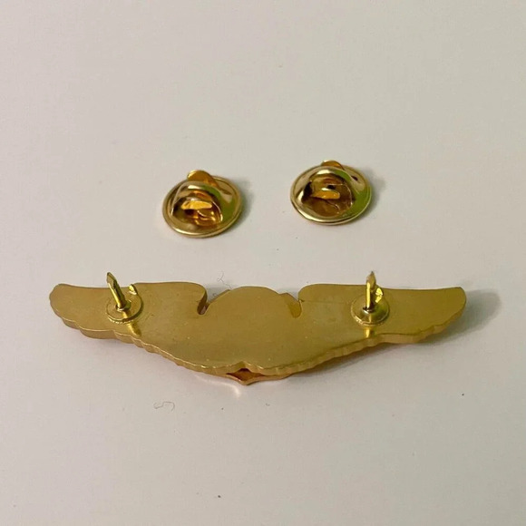 Route 66 Souvenir Wings Lapel Pin - Picture 4 of 9